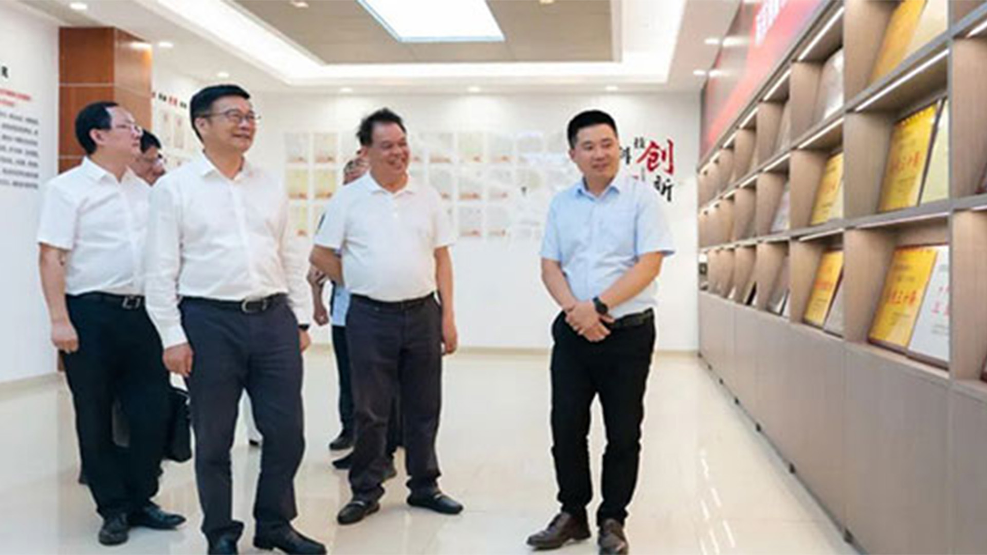 溫州灣新區(qū)黨工委書記、管委會(huì)主任周一富走訪浙江石化閥門有限公司